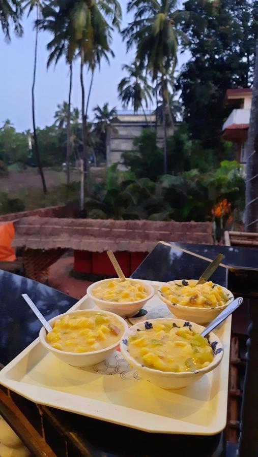 Tropical Wave Hostel Morjim Goa Exterior photo