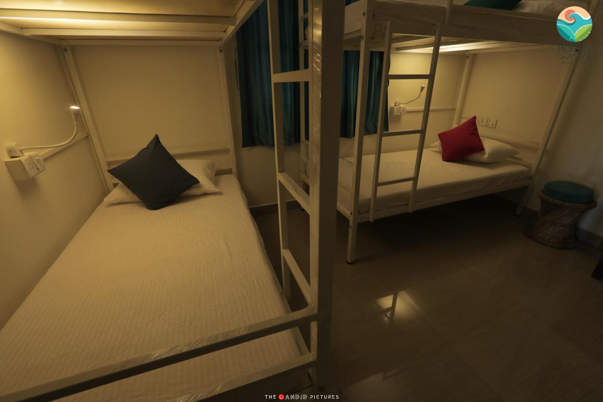 Tropical Wave Hostel Morjim Goa Exterior photo