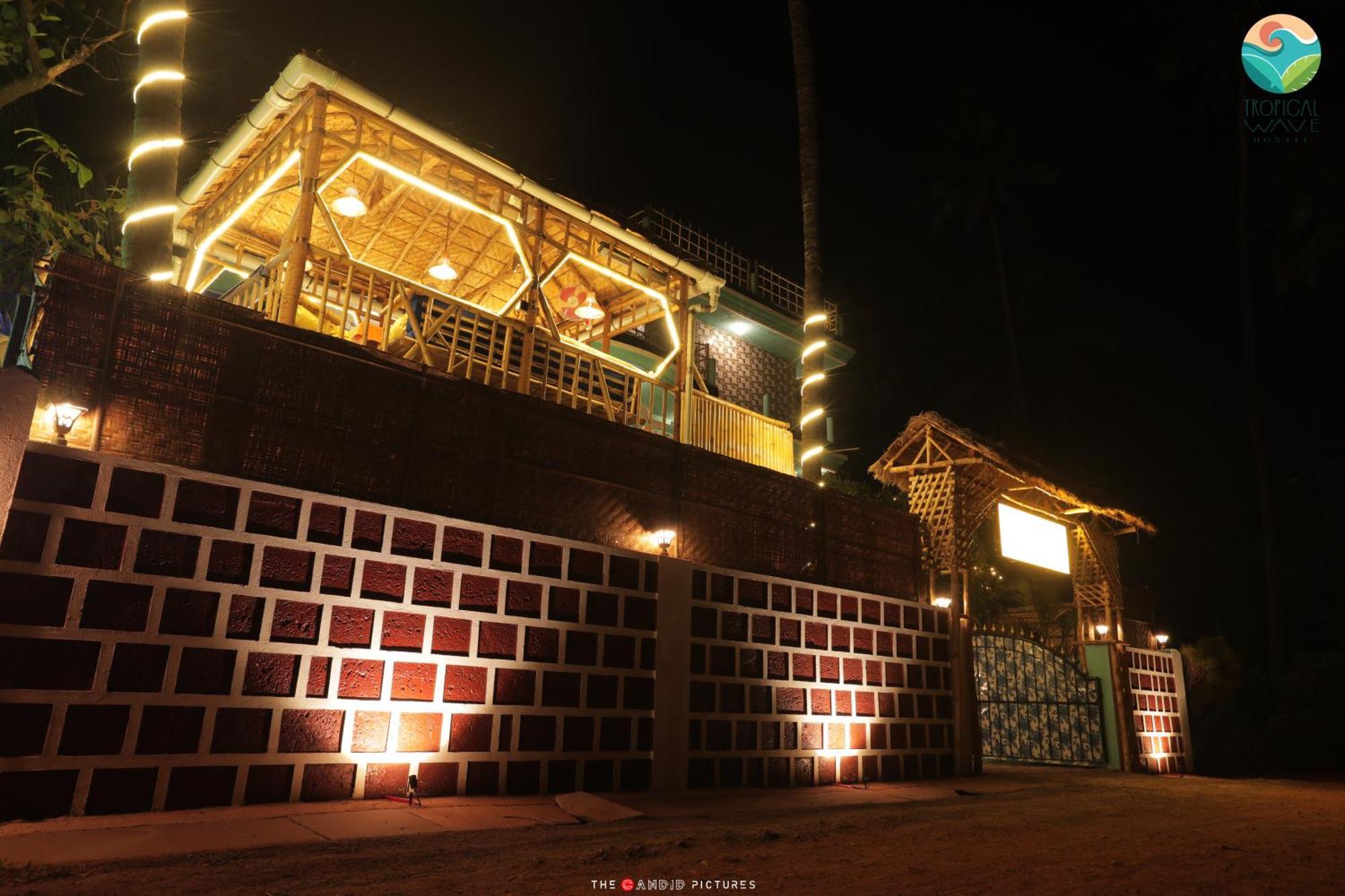 Tropical Wave Hostel Morjim Goa Exterior photo