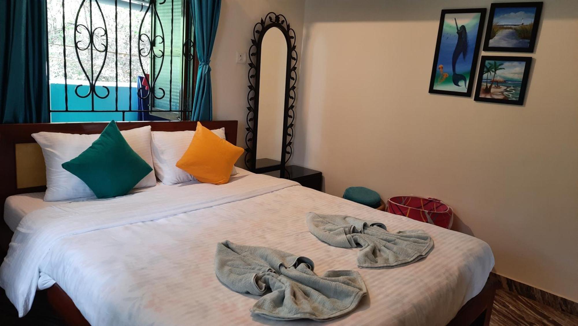 Tropical Wave Hostel Morjim Goa Exterior photo