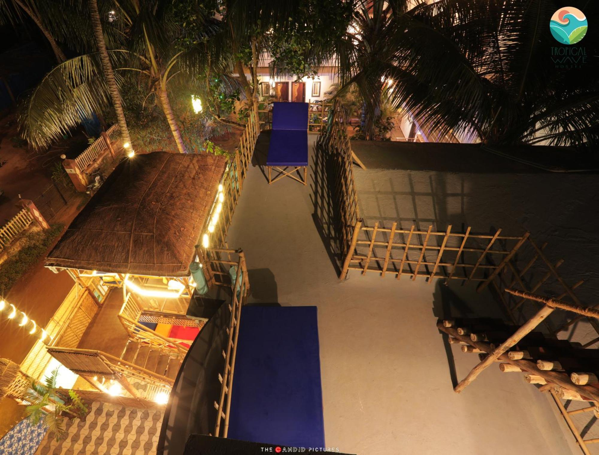 Tropical Wave Hostel Morjim Goa Exterior photo